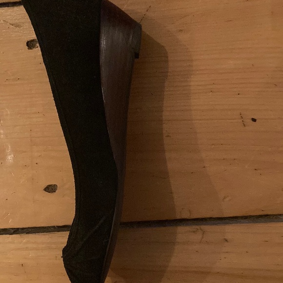 Size 8 - Picture 2 of 2